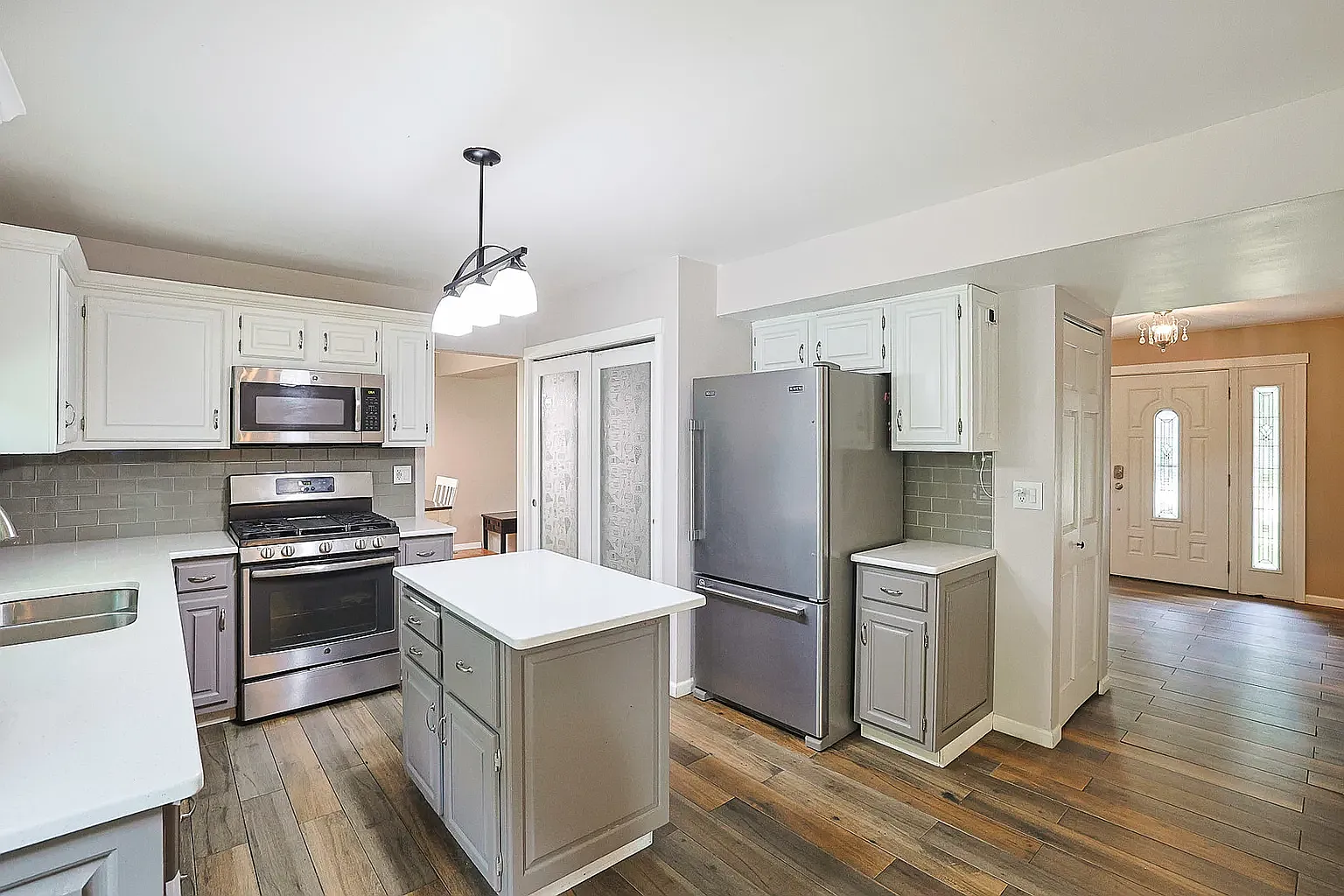 3 bed, 2.5 bath, 1857 sqft, $3,400 — Photo 3