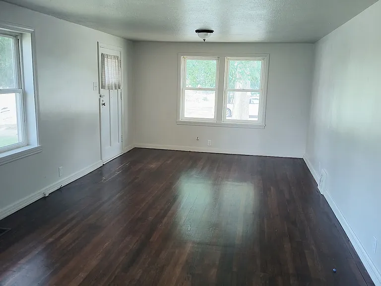 301 Jefferson St — Photo 3