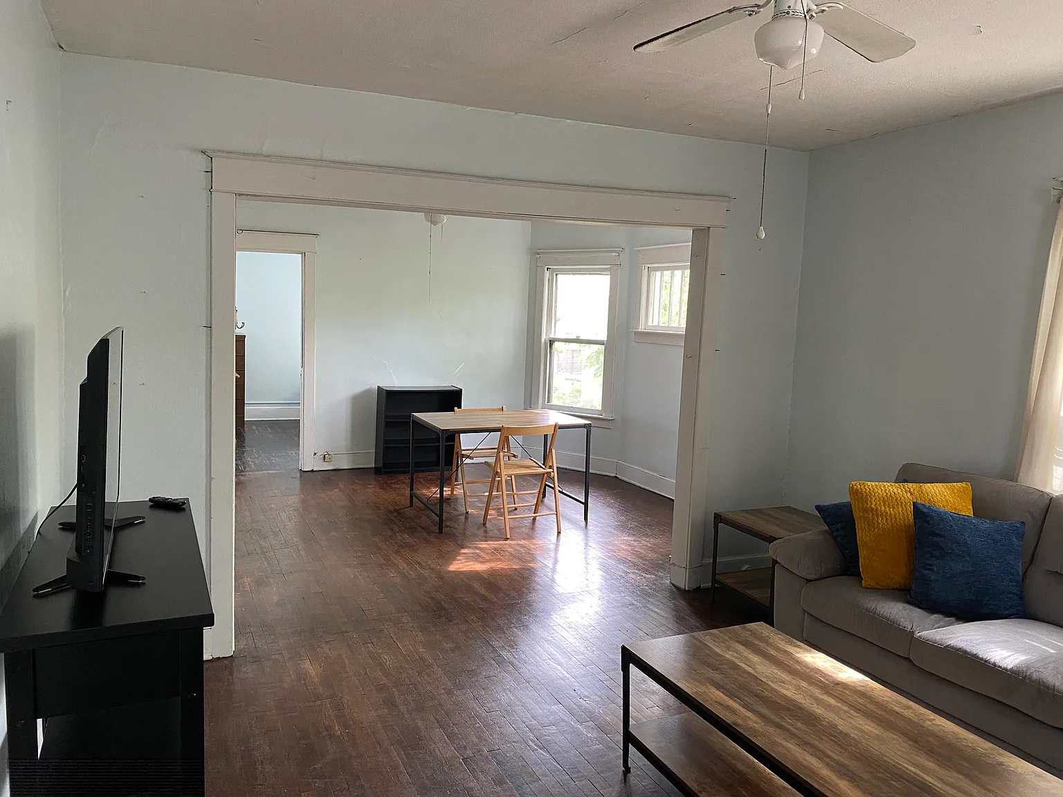 2 bed, 1000 sqft, $1,400 — Photo 2