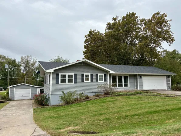 905 E Clark St, Albany, MO 64402
