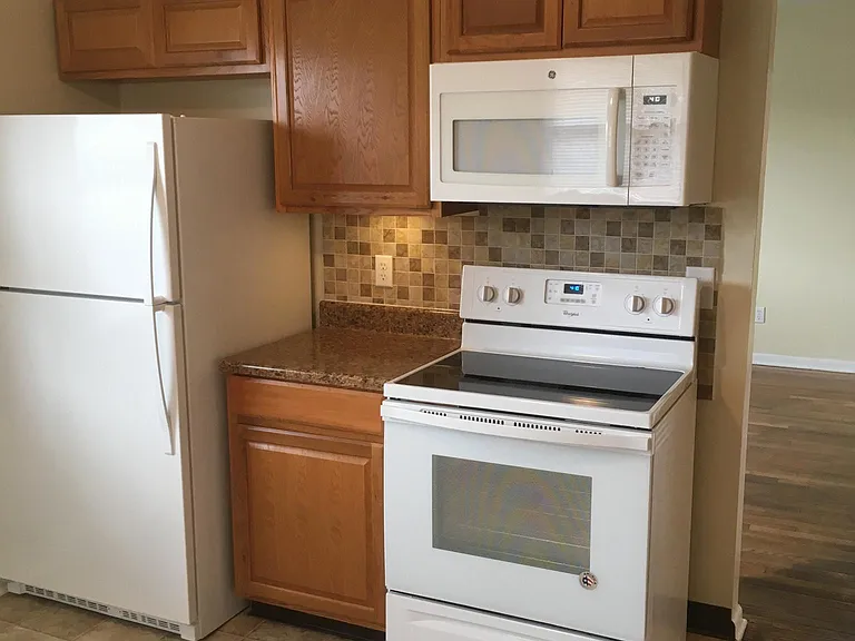 795 Byron Ave — Photo 5