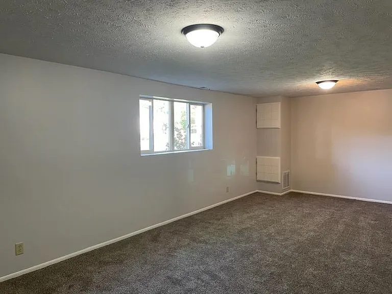7909 Laurel Ct — Photo 16