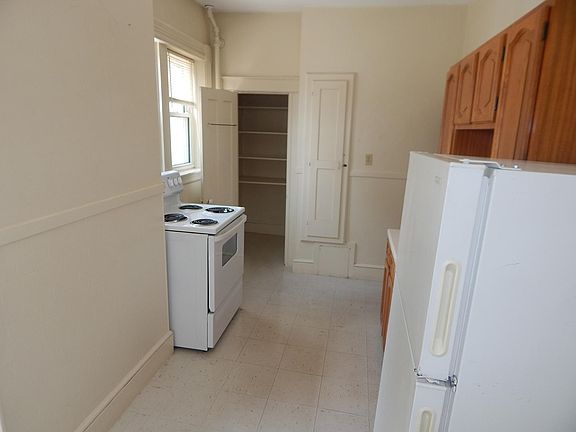 5th image of 44 Court St APT C
