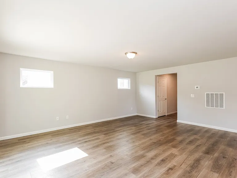 137 W Mason St — Photo 5