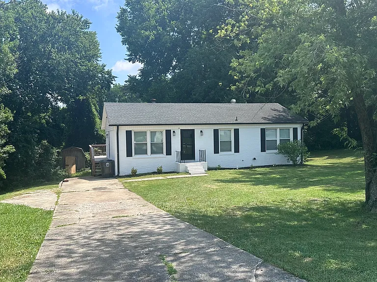 2909 Woodhill Ln — Photo 5