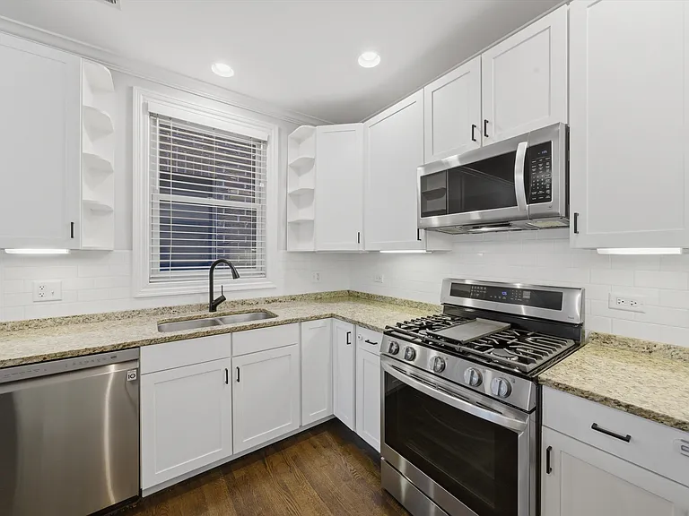 1144 W Roscoe St #3W — Photo 9