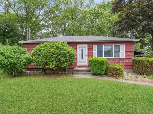 35 John Drive, Farmingville, NY 11738