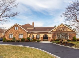 2 Patriots Trl, Totowa, NJ 07512