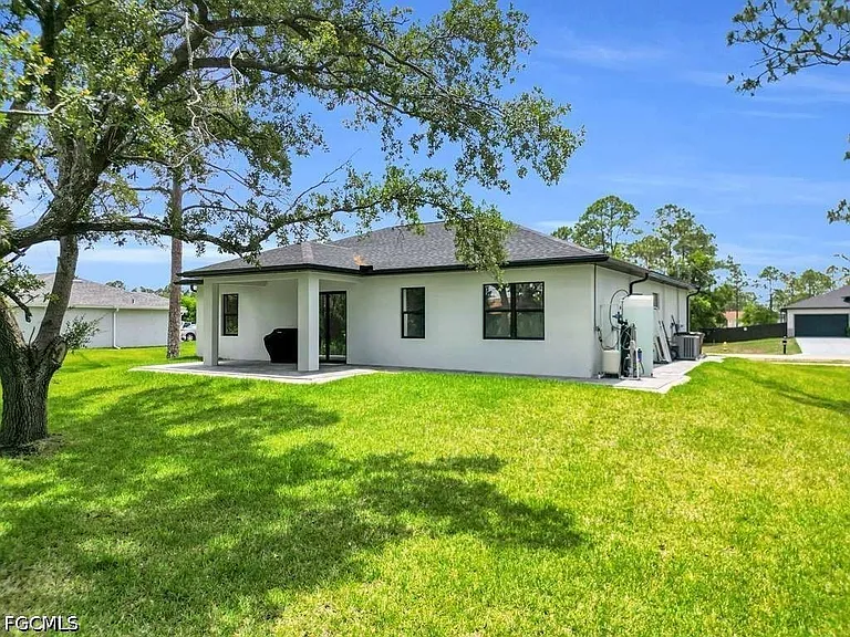 1914 Sunniland Blvd — Photo 18