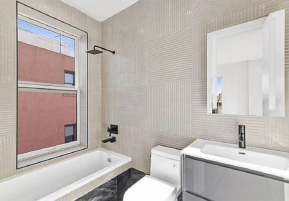 5th image of 576 Vanderbilt Ave APT 4