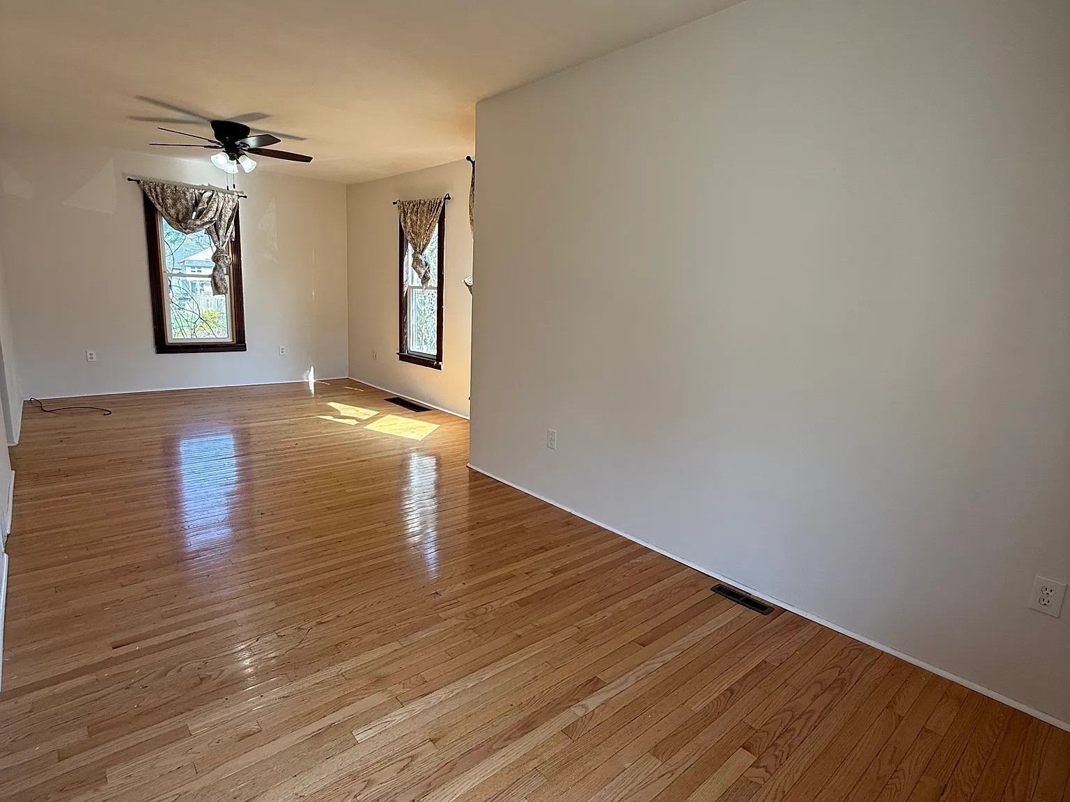 4 bed, 1.5 bath, 1300 sqft, $1,550 — Photo 3