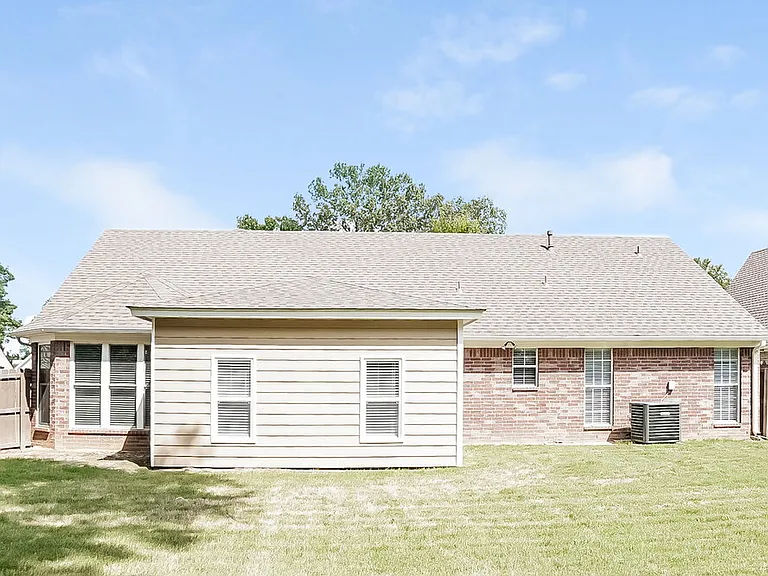 7089 Willow Point Dr — Photo 16