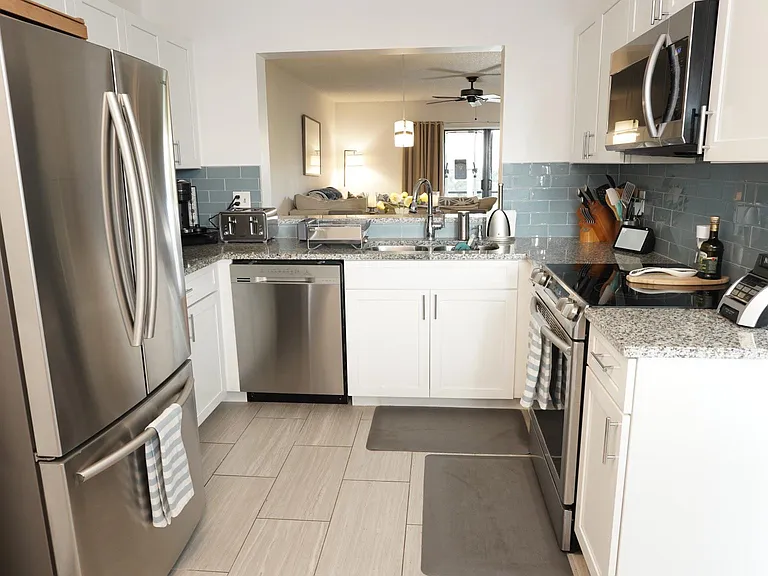 100 Pelican Pointe Dr #103 — Photo 9