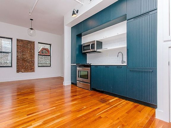 2nd image of 181 Bainbridge St #105