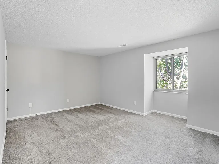 Coventry Court Townhomes — Photo 14