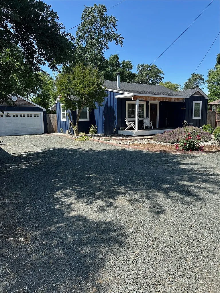 435 Armstrong St photo 1