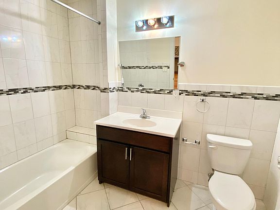 4th image of 95 N Walnut St #303