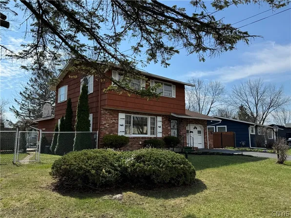 128 Washburn Dr, East Syracuse, NY 13057