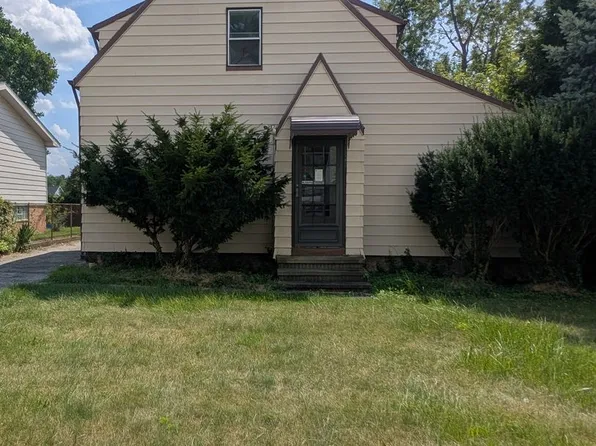 A charming 3-bedroom, 1-bathroom in Maple Heights, 15414 Corkhill Rd, Maple Heights, OH 44137