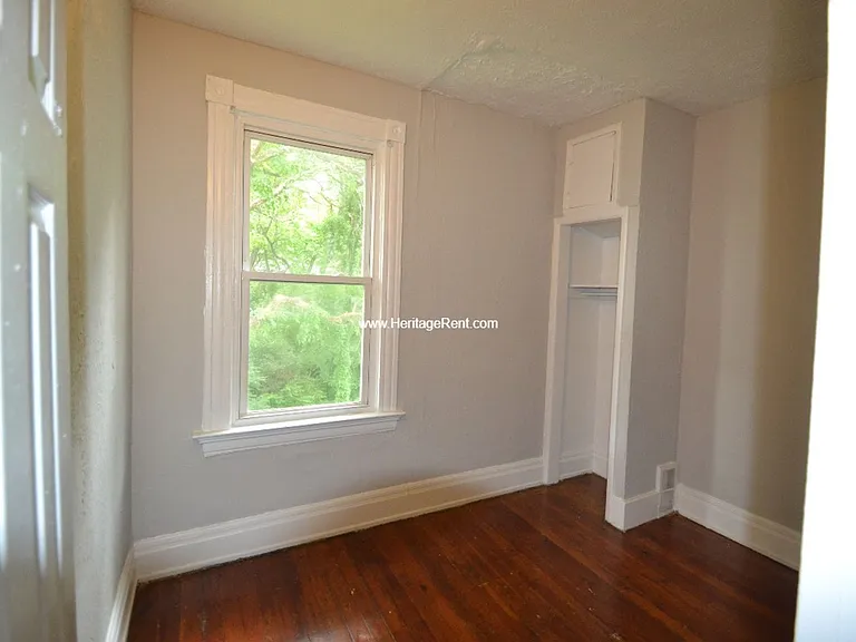 310 E 16th St — Photo 6