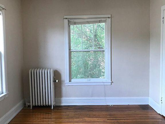 5th image of 2726 Girard Ave S #204