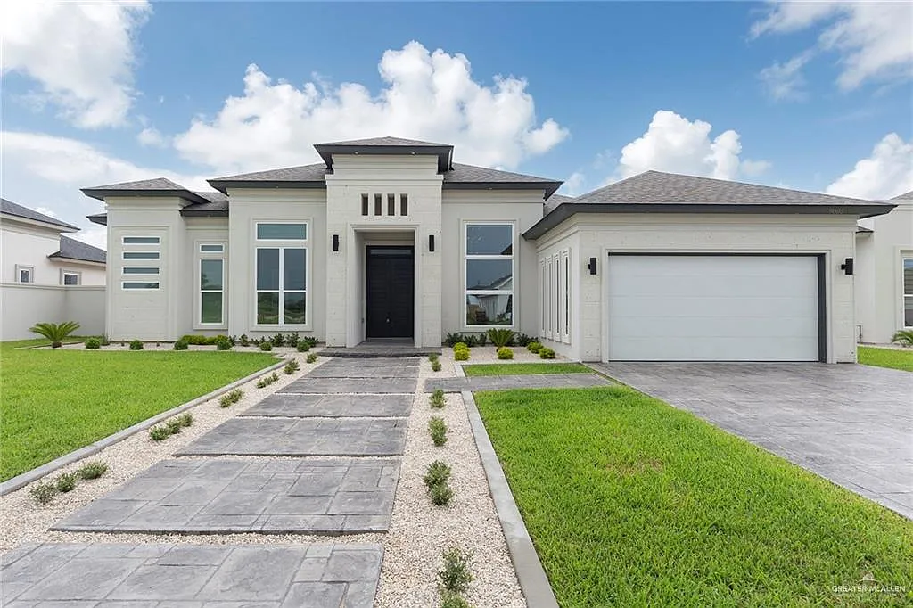 4 bed, 3.5 bath, 2300 sqft, $3,700 — Photo 2