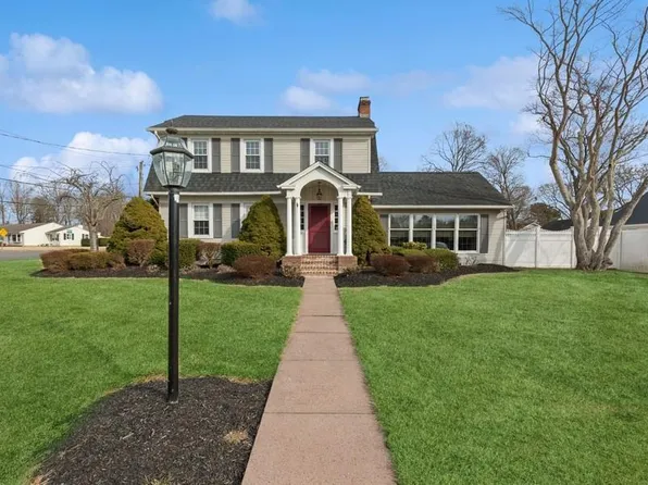 3 Beverly Avenue, East Patchogue, NY 11772