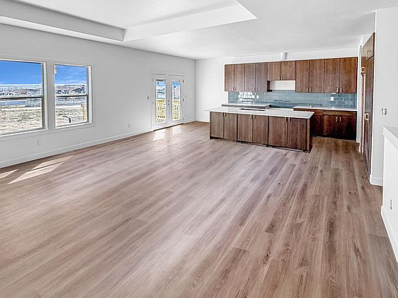 4th image of 3022 29th Ave W