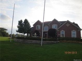 3950 Grand Oaks Blvd, Oakland, MI 48363