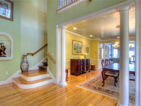 87 Waters Edge St, Tiverton, RI 02878