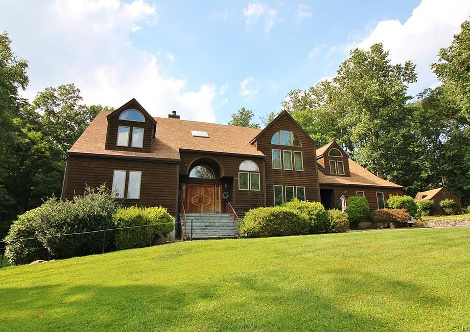 1st image of 18 Stephanie Ln