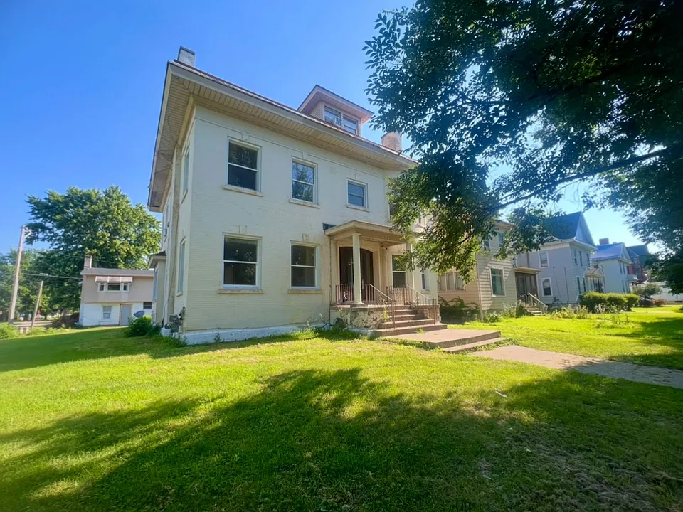 444 5th Ave S