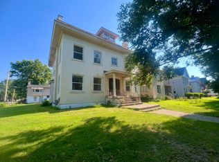 444 5th Ave S #417, Clinton, IA 52732