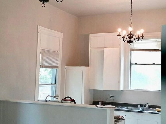 Kitche (remodel has been completed since photos were taken)