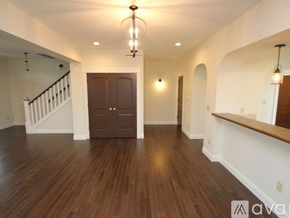 4th image of 3437 S Constance Ave
