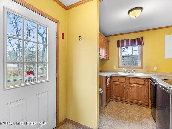 3rd image of 50 S Lincoln Drive