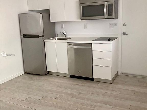 3rd image of 820 15th St APT 102