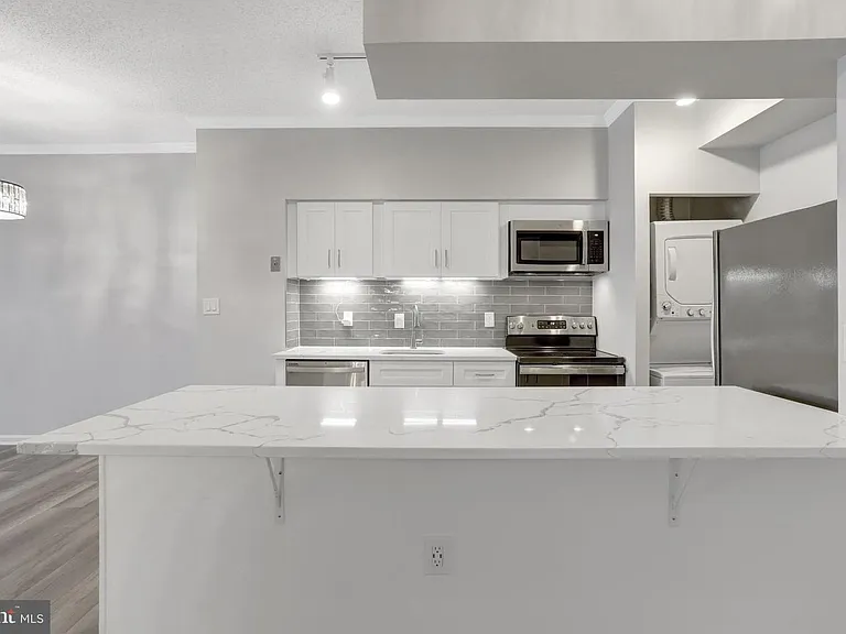 1211 S Eads St #1203 — Photo 10