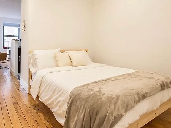3rd image of 400 W 25th St APT 5E