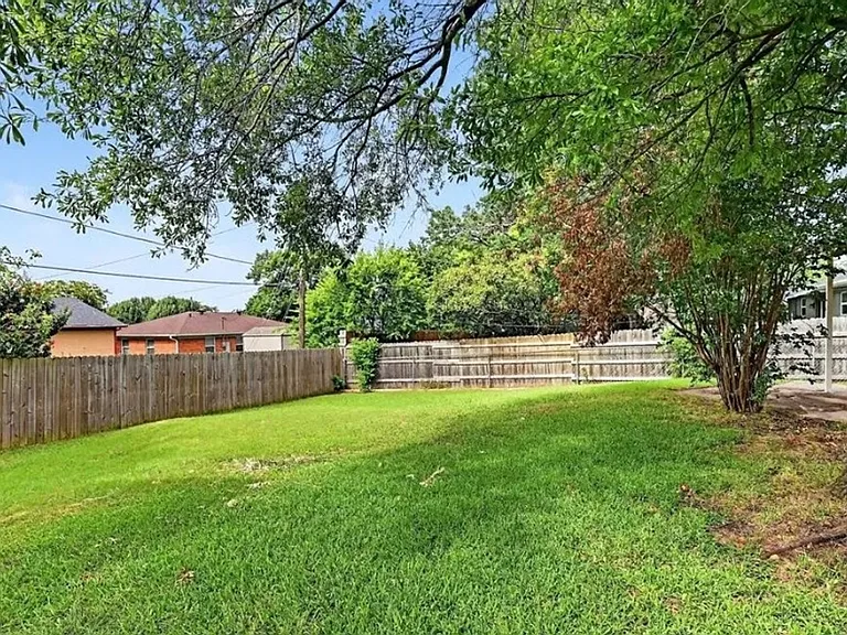 1402 Hillcrest Dr — Photo 30