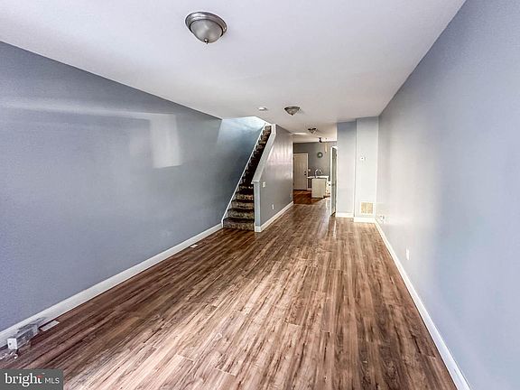 3rd image of 1323 N Milton Ave