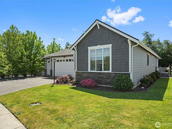 4th image of 1757 Hillcrest Loop