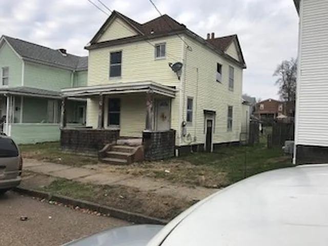 1704 Center St photo 1