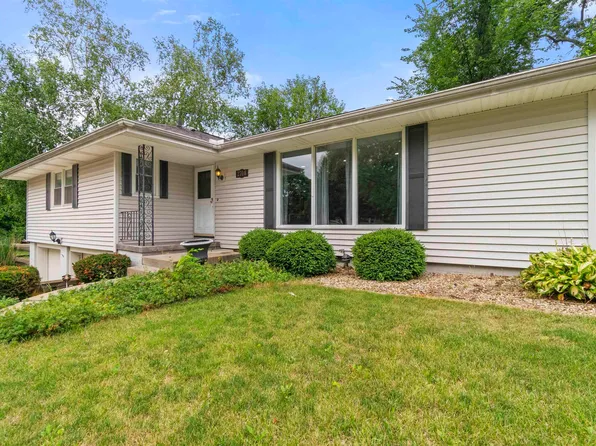 2706 W Overhill Rd, Peoria, IL 61615