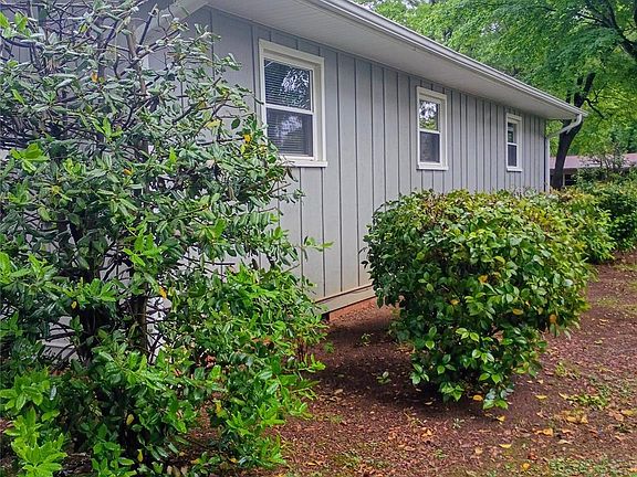 5th image of 159 Edgewood Dr