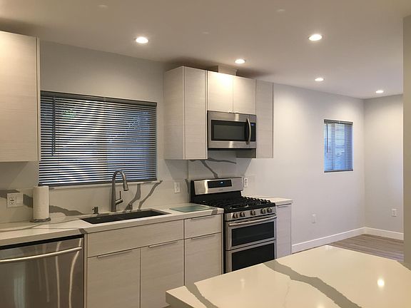 2nd image of 4561 Cahuenga Blvd