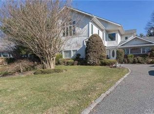 120 Hamilton Dr, Roslyn, NY 11576