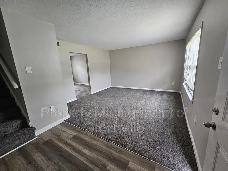 3 bed, 1.5 bath, 1340 sqft, $1,075 — Photo 3