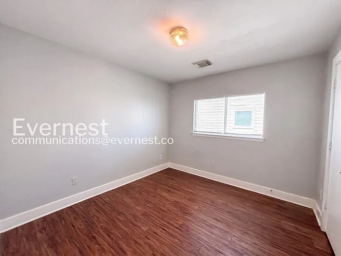 1043 Grassy View Dr — Photo 15