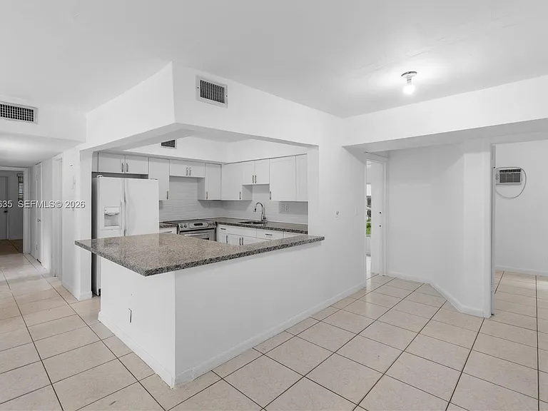 3061 NE 4th Ave — Photo 7